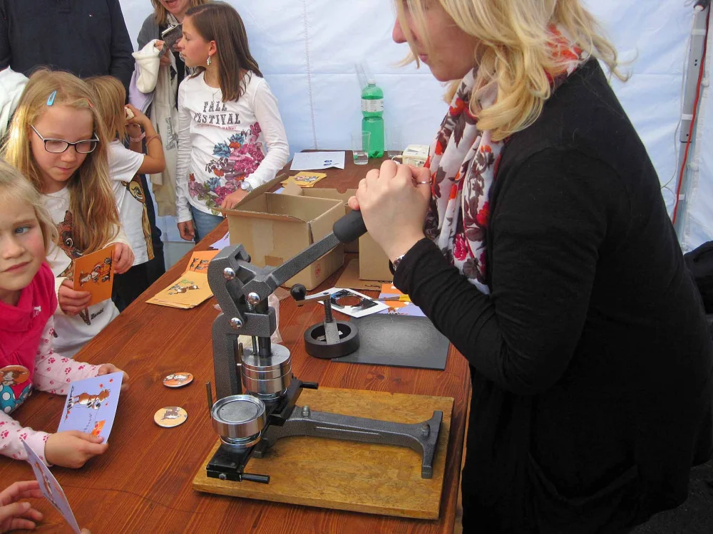 Buttonmaschine
